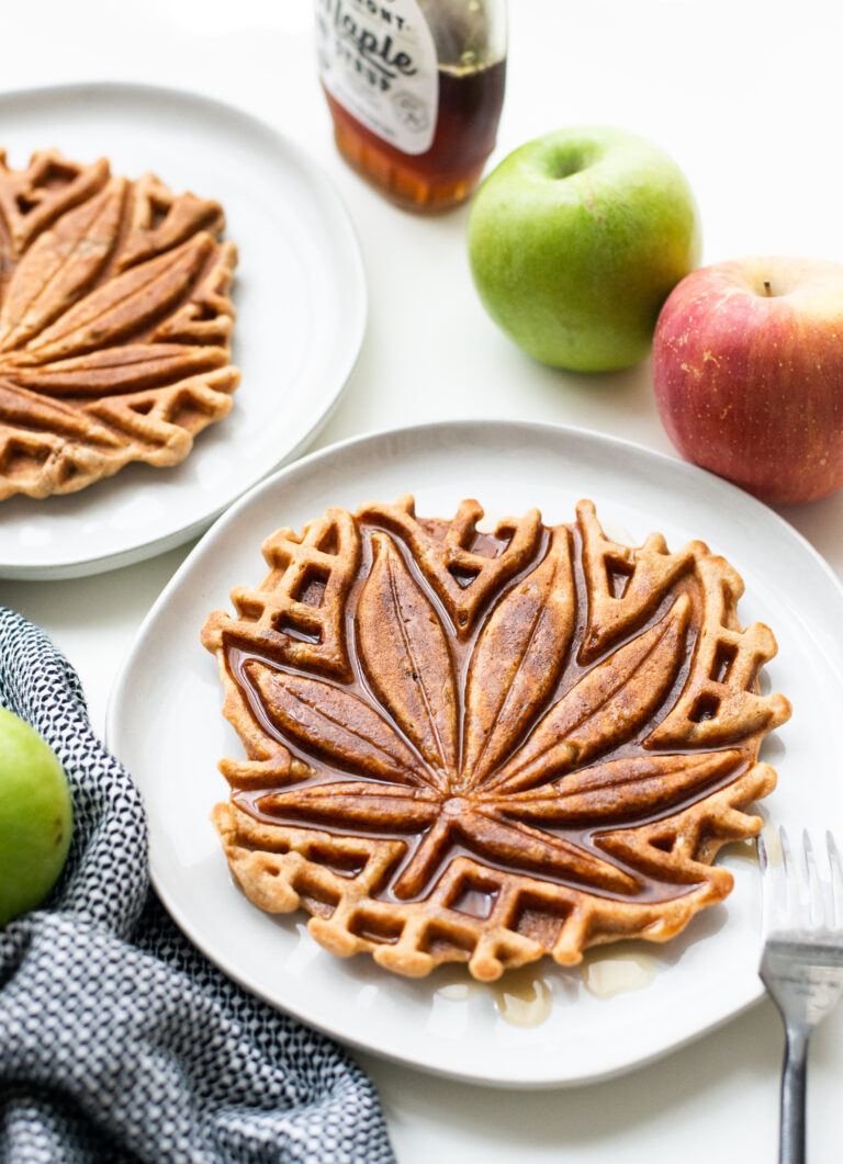Read more about the article Apple Crisp Oatmeal Waffles
